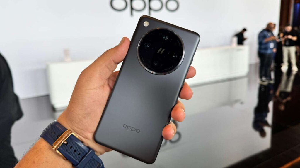 Oppo Find X8 Ultra 5G launched – 200MP camera, 12GB RAM and 120W super fast charging for ₹14,500!