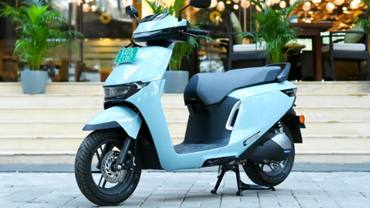 Kinetic DX Electric Scooter: 2.6 kWh LFP battery, cruise control and keyless start for just ₹1,11,499