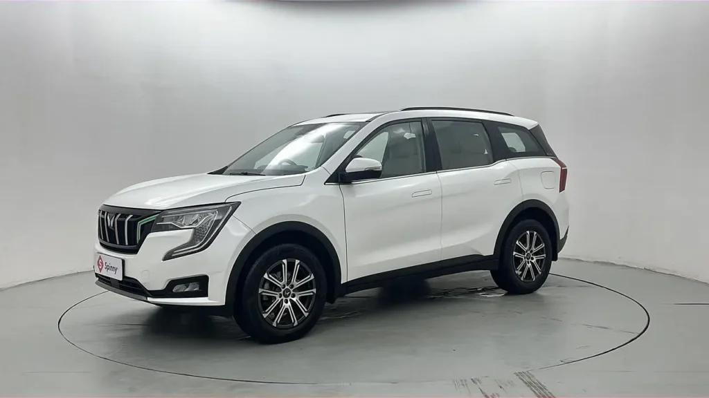 Mahindra XUV700: Strong performance, 16.57 kmpl mileage